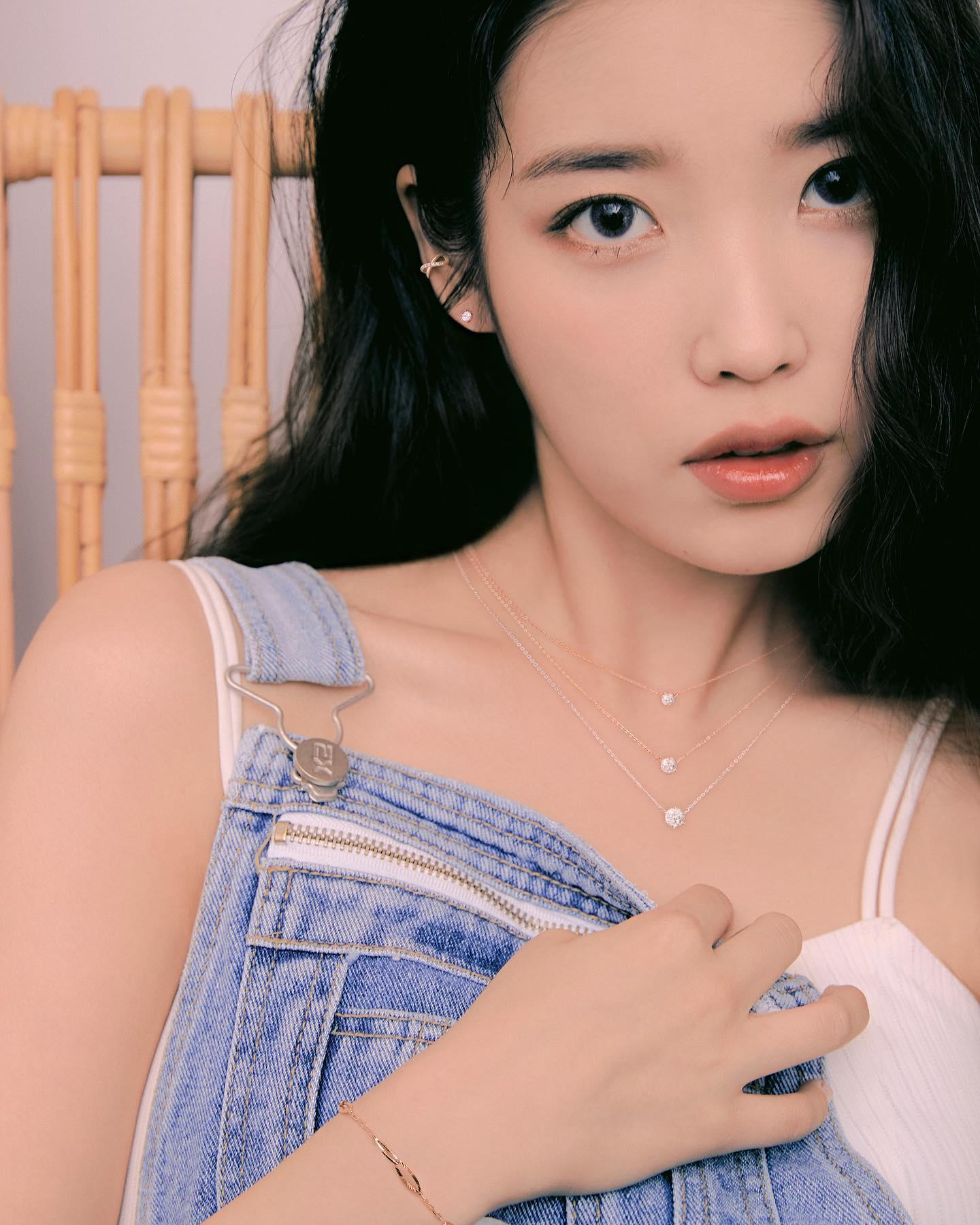 아이유 언니💙💛또 @러블리한다
아이유 x 제이에스티나 과즙미 화보🍉💍#광고 이미지5