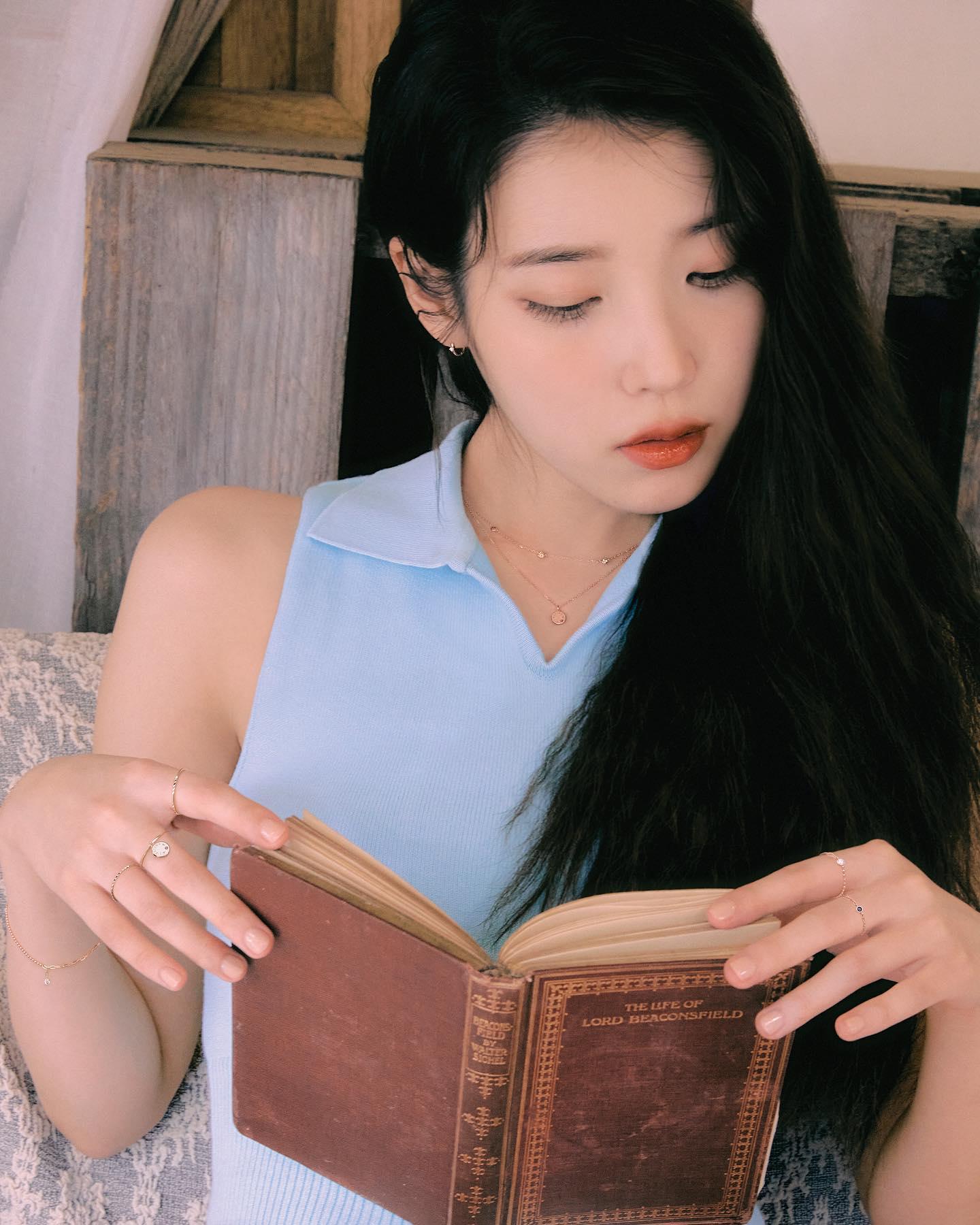 아이유 언니💙💛또 @러블리한다
아이유 x 제이에스티나 과즙미 화보🍉💍#광고 이미지8