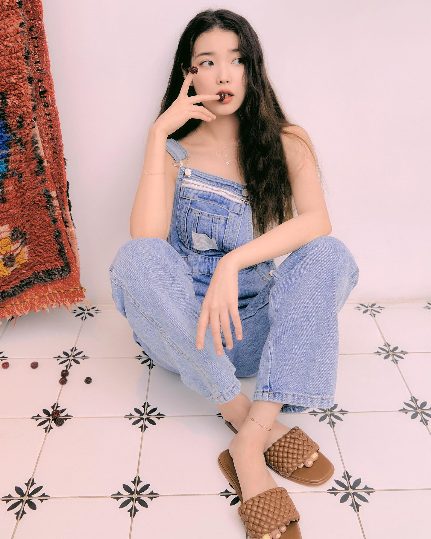 아이유 언니💙💛또 @러블리한다
아이유 x 제이에스티나 과즙미 화보🍉💍#광고 이미지9