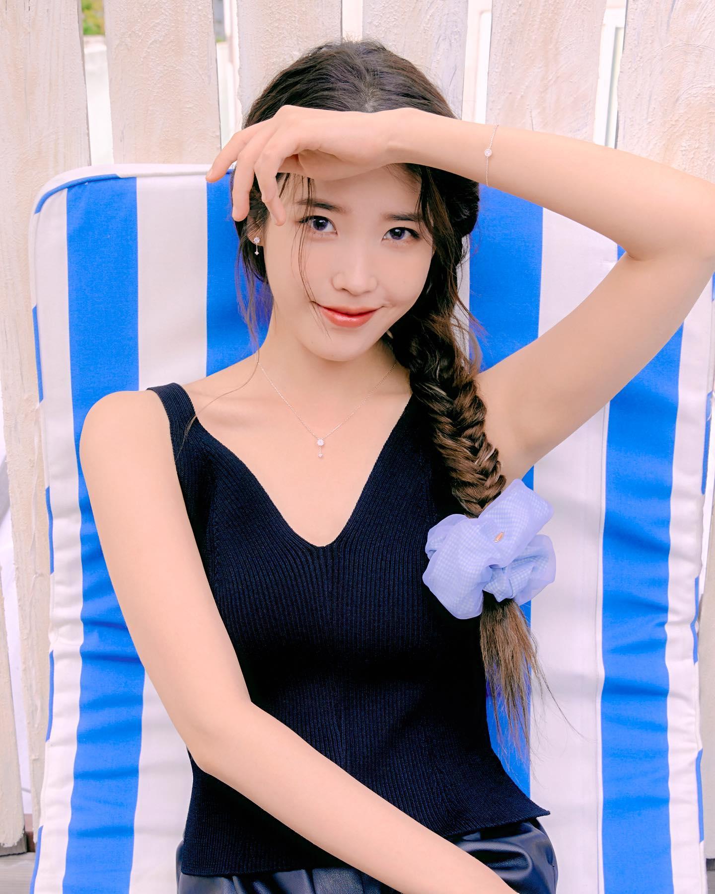 아이유 언니💙💛또 @러블리한다
아이유 x 제이에스티나 과즙미 화보🍉💍#광고 이미지10