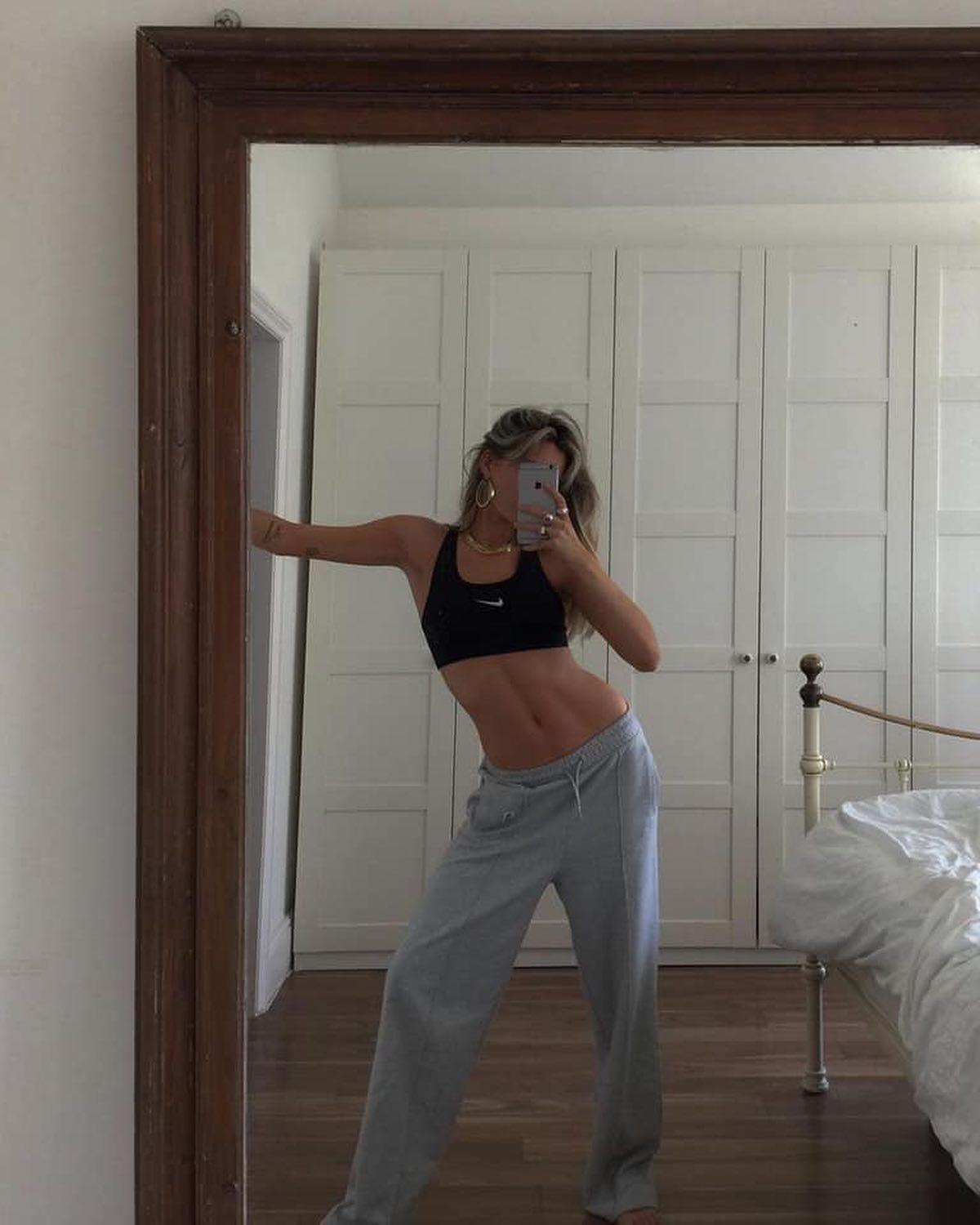 자신있게 민소매 입기☀️🖤 이미지7