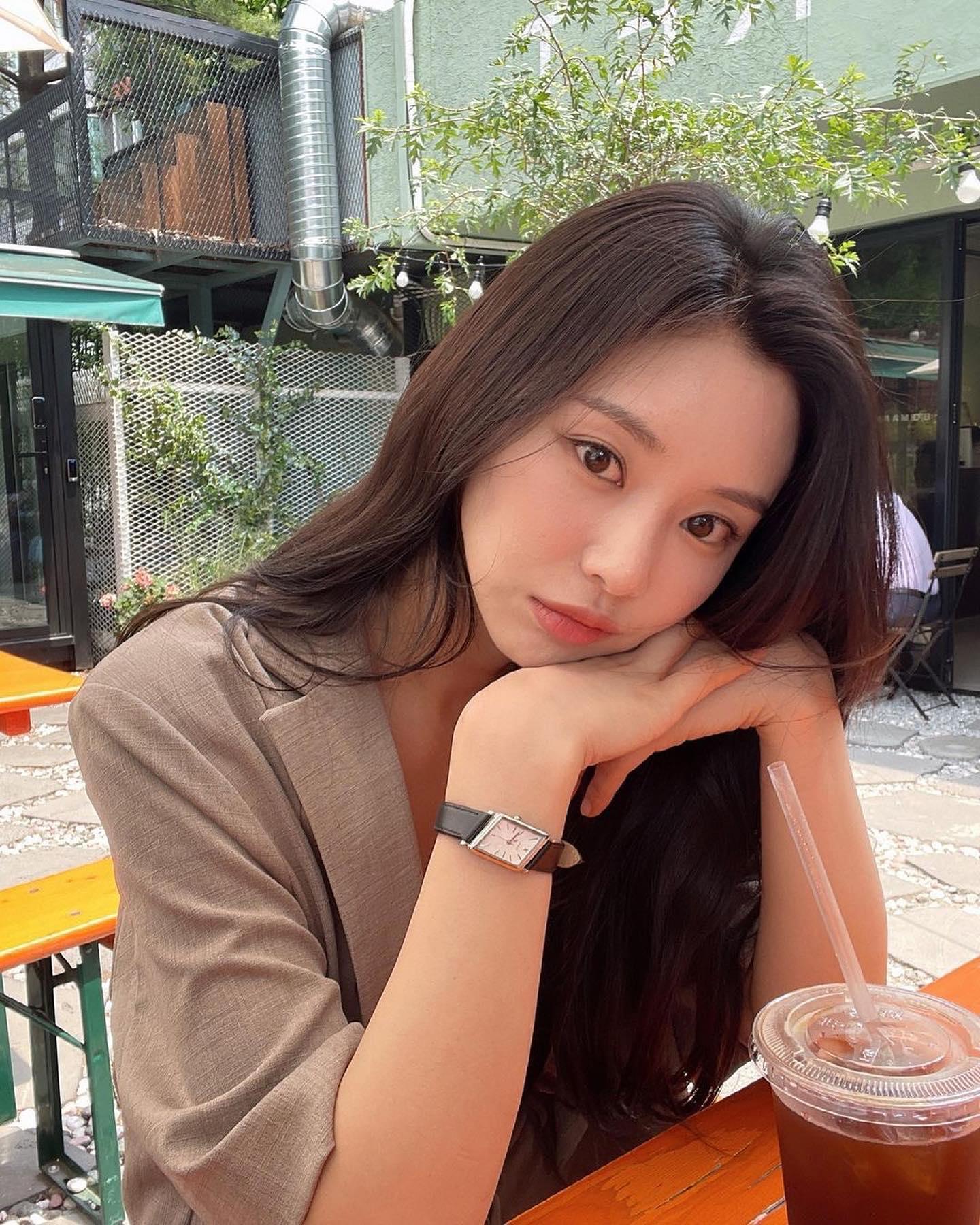 요즘 띄는 고급미🧡🖤마름모 시계 이미지