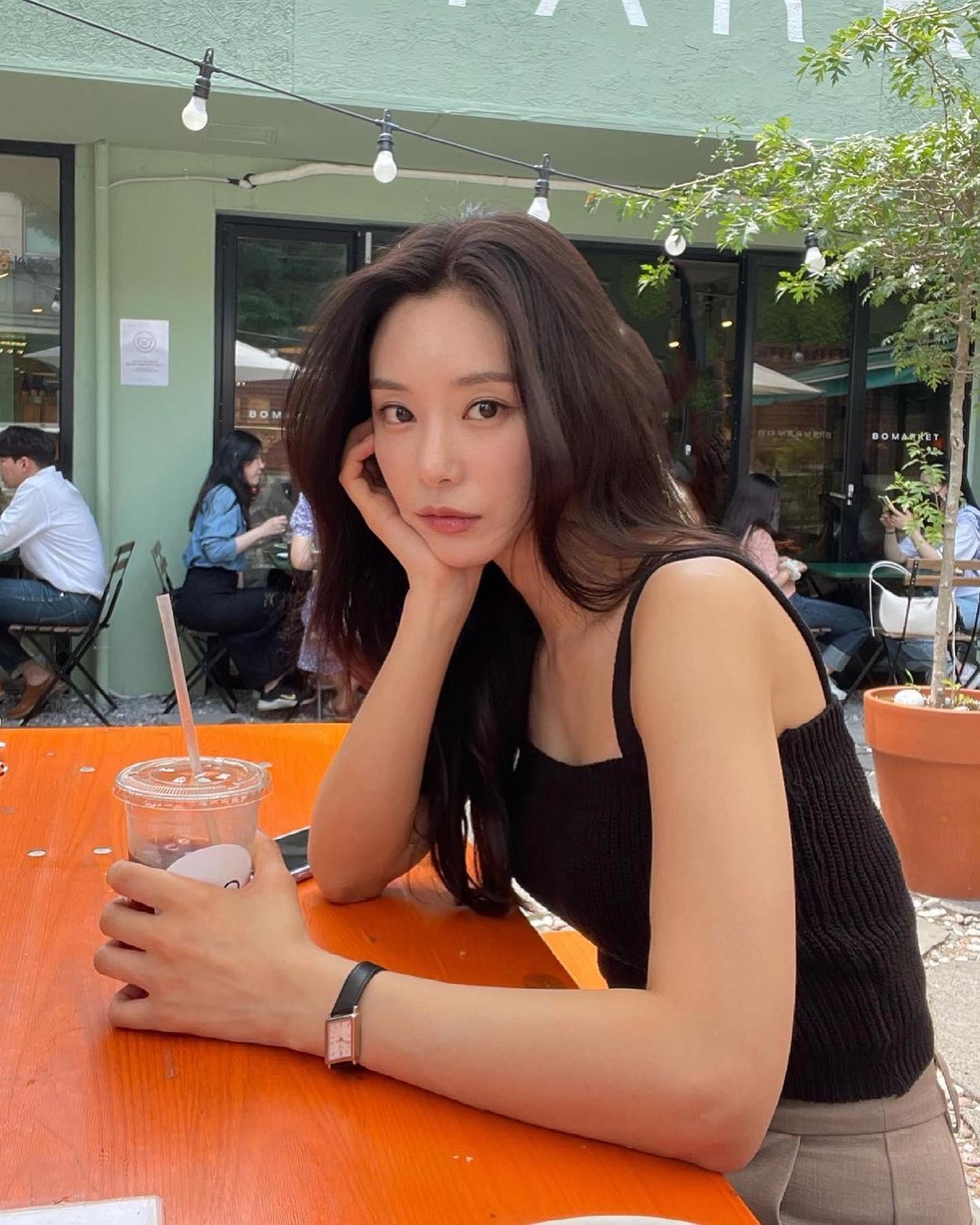 요즘 띄는 고급미🧡🖤마름모 시계 이미지4