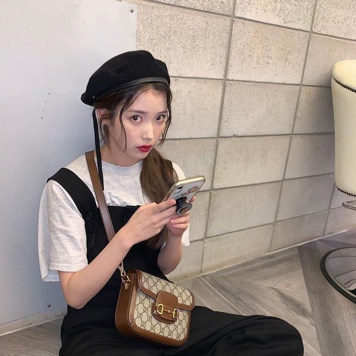 고혹미와 러블리 다가진 아이유🌺 이미지2