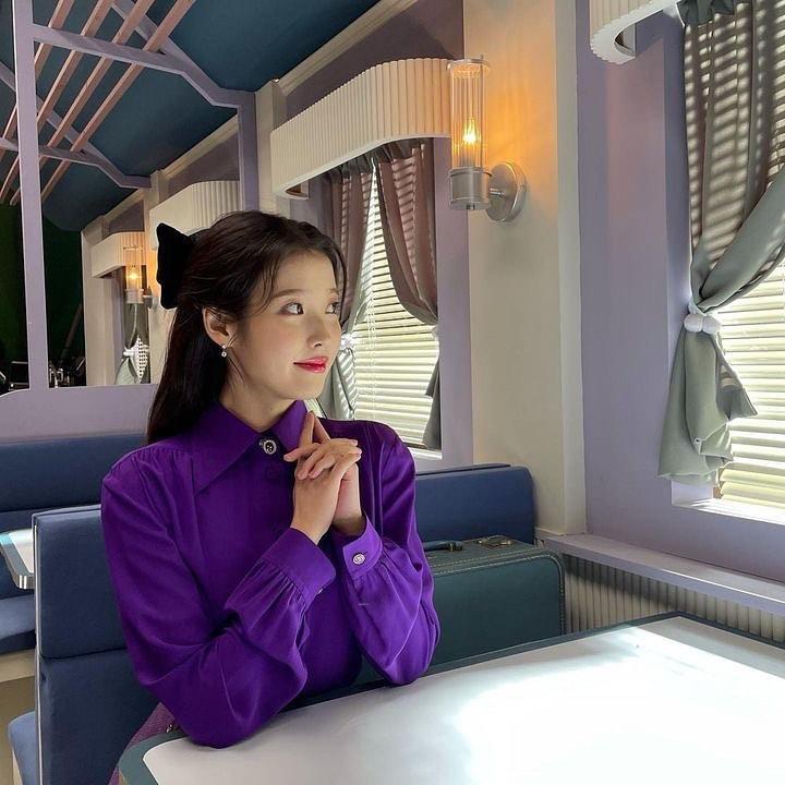 고혹미와 러블리 다가진 아이유🌺 이미지8