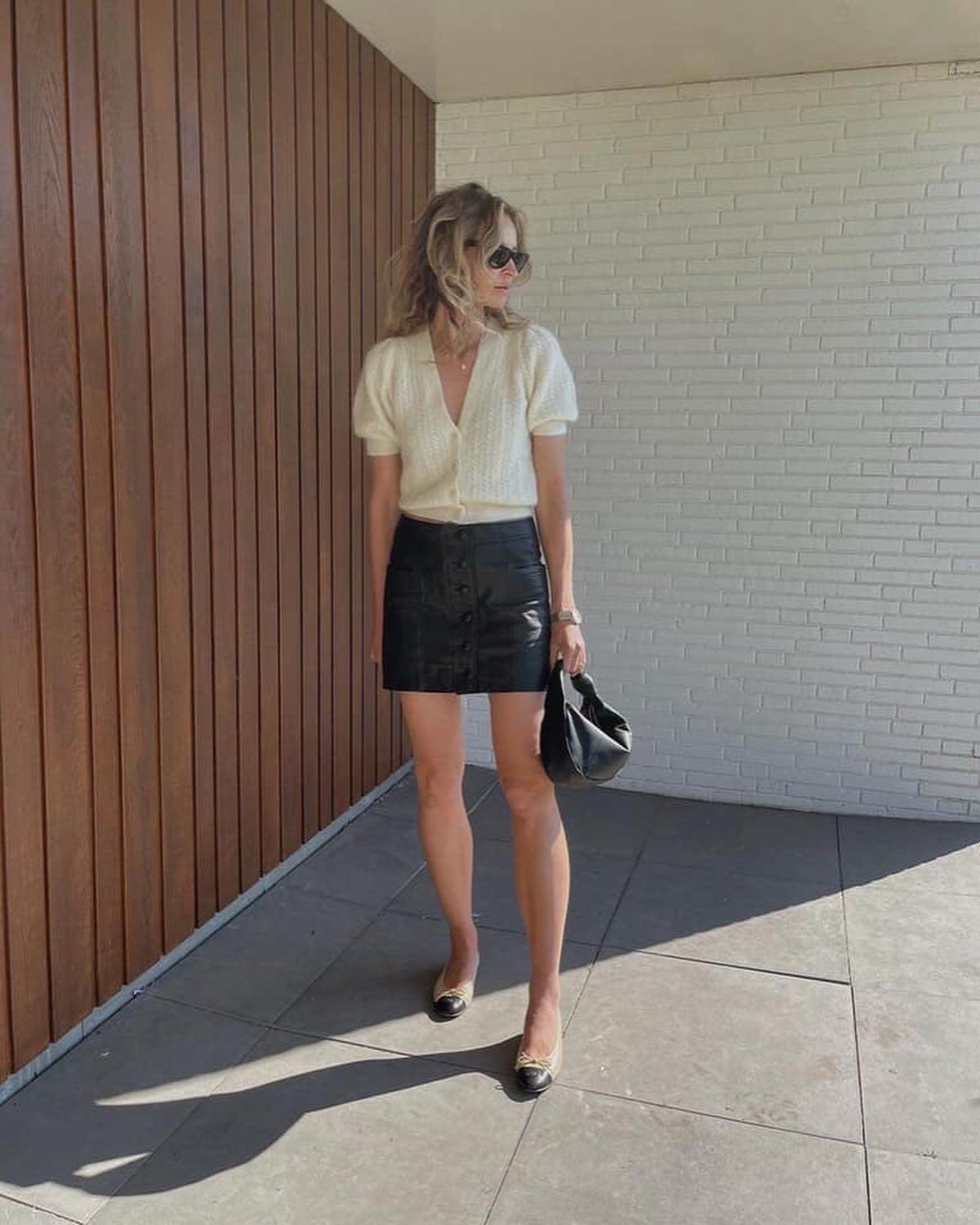 딱붙는 미니스커트 핏👏🏻🖤 이미지6