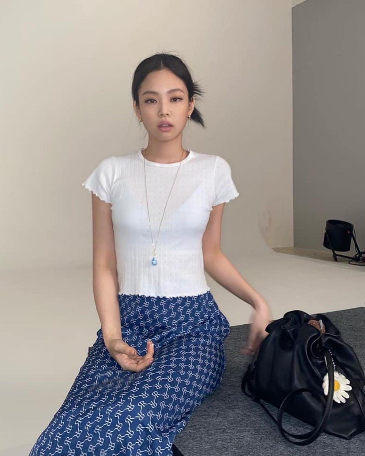 반팔티 코디 @참고해👚🖤 이미지