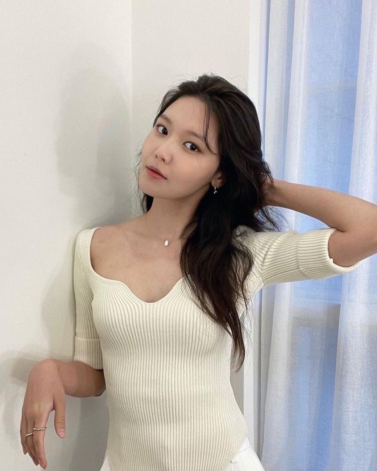 넘사벽 기럭지 수영 센스코디🖤🤍 이미지1