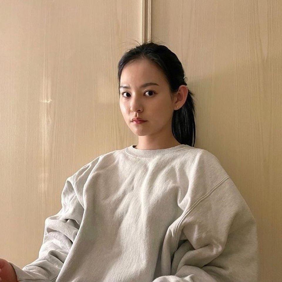 빠져드는 배우 김윤혜 무드🖤🤍 이미지2