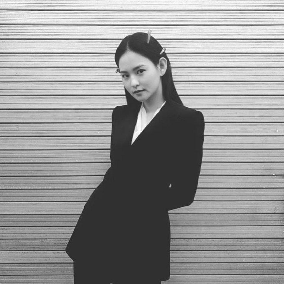 빠져드는 배우 김윤혜 무드🖤🤍 이미지3