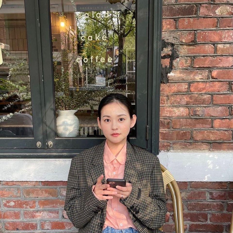빠져드는 배우 김윤혜 무드🖤🤍 이미지5