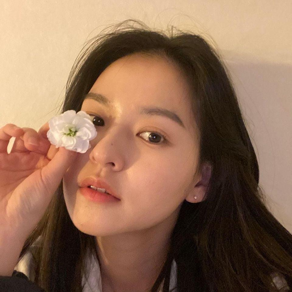 빠져드는 배우 김윤혜 무드🖤🤍 이미지7