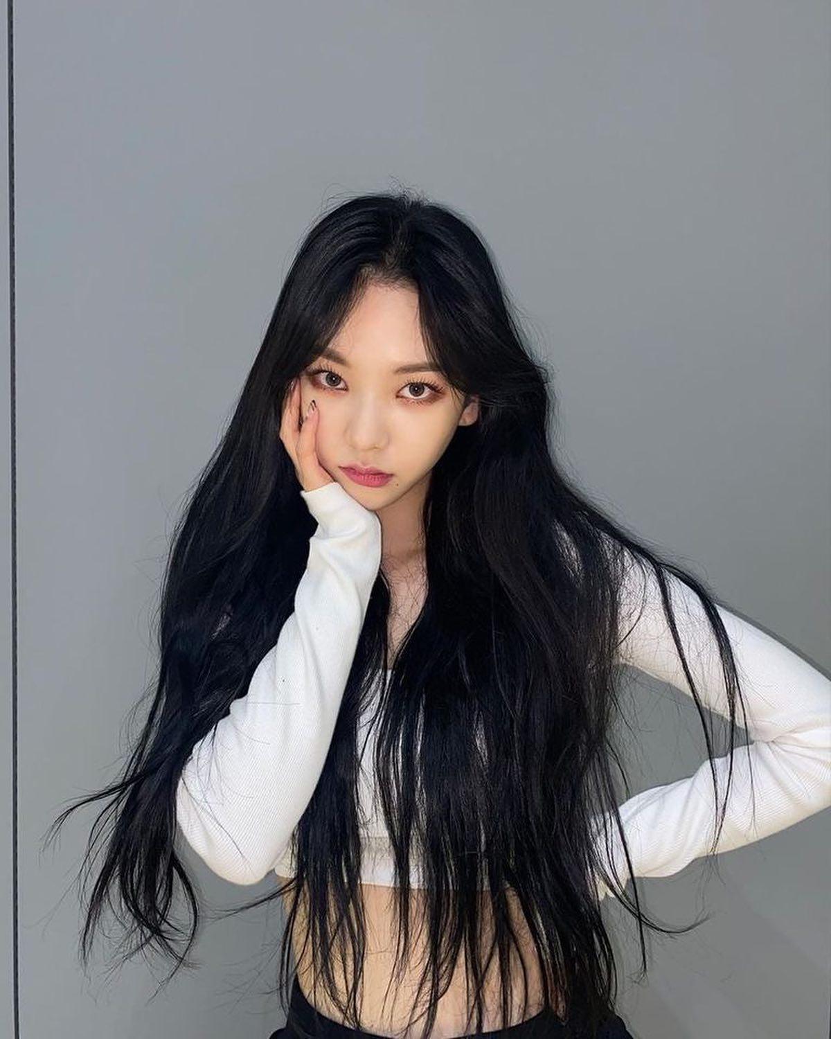 에스파 카리나의 심쿵 비주얼😻🖤 이미지