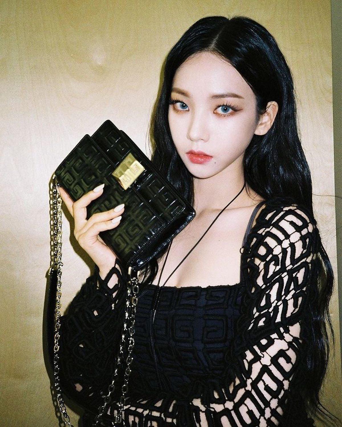 에스파 카리나의 심쿵 비주얼😻🖤 이미지5