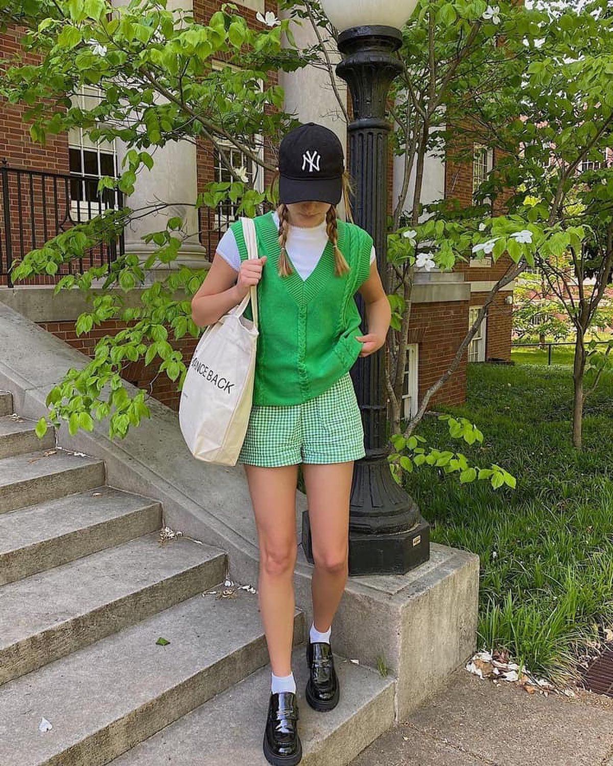 귀엽게 조끼 활용룩💞😘💚 이미지1