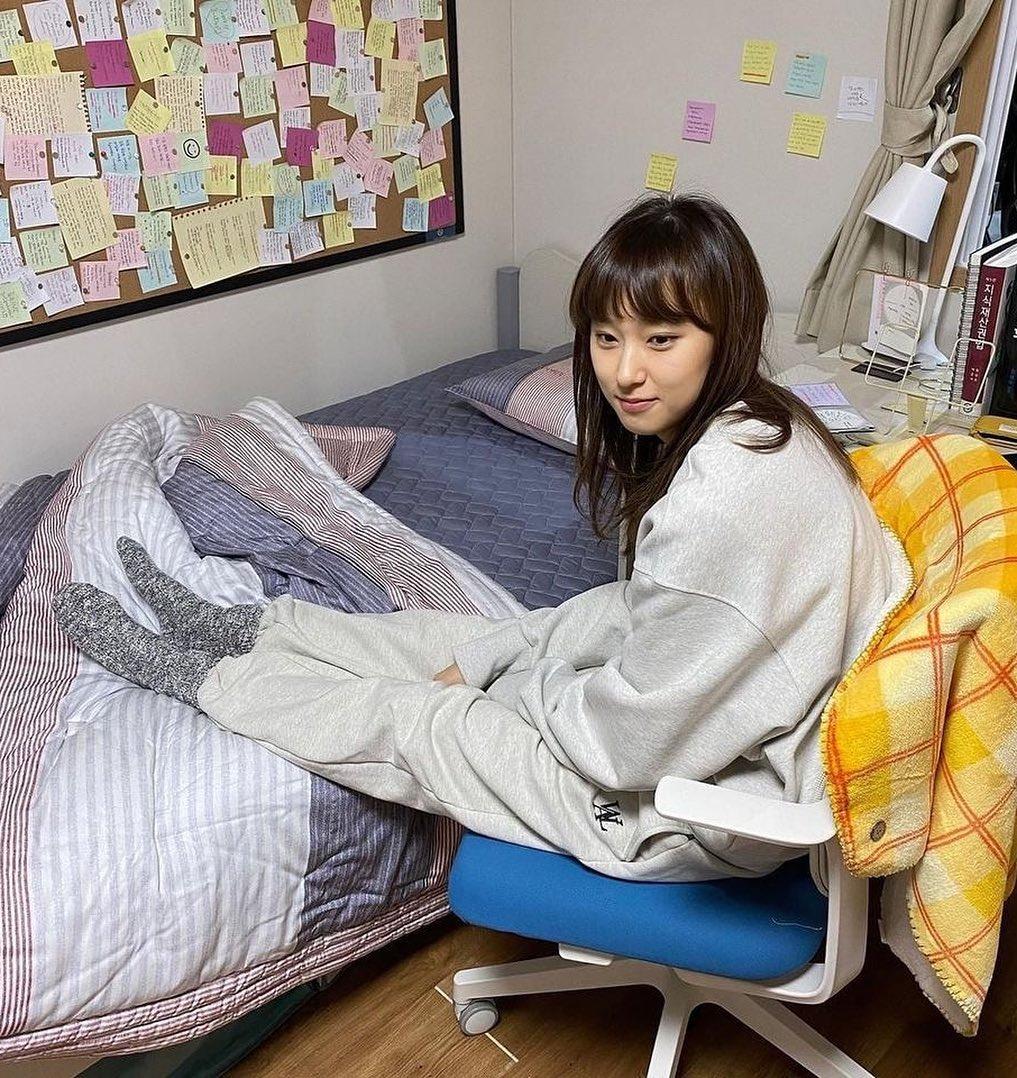 청초한 매력의 배우 류혜영📸 이미지2