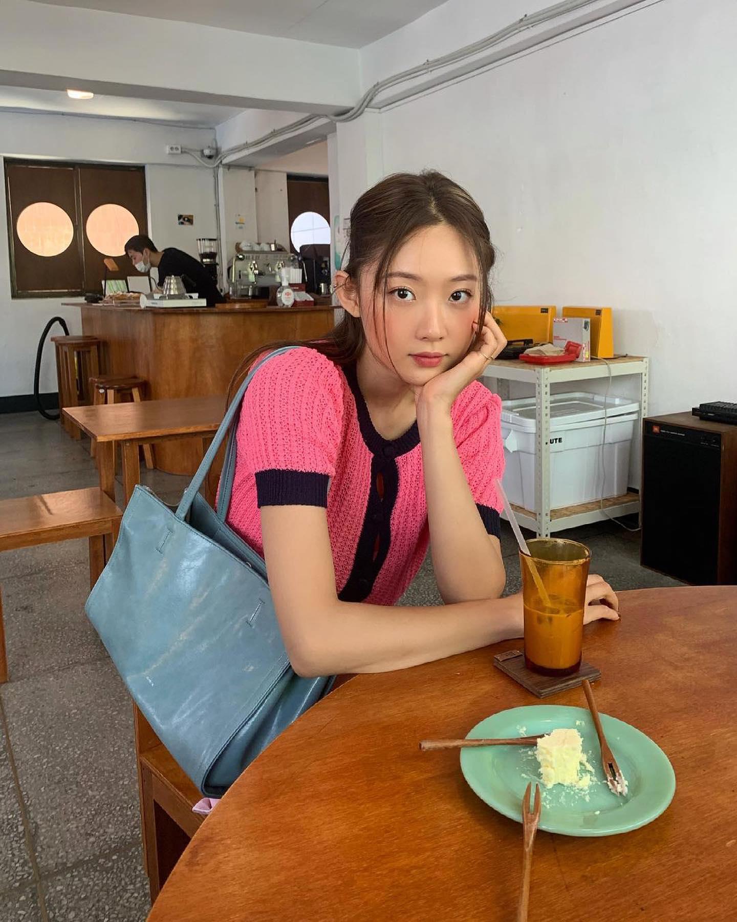 여름 코디에 좋은💙😎데님블루백 이미지