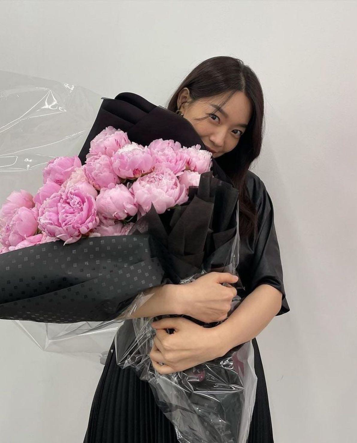 마스크 뚫는 신민아의 싱그러움💕 이미지1