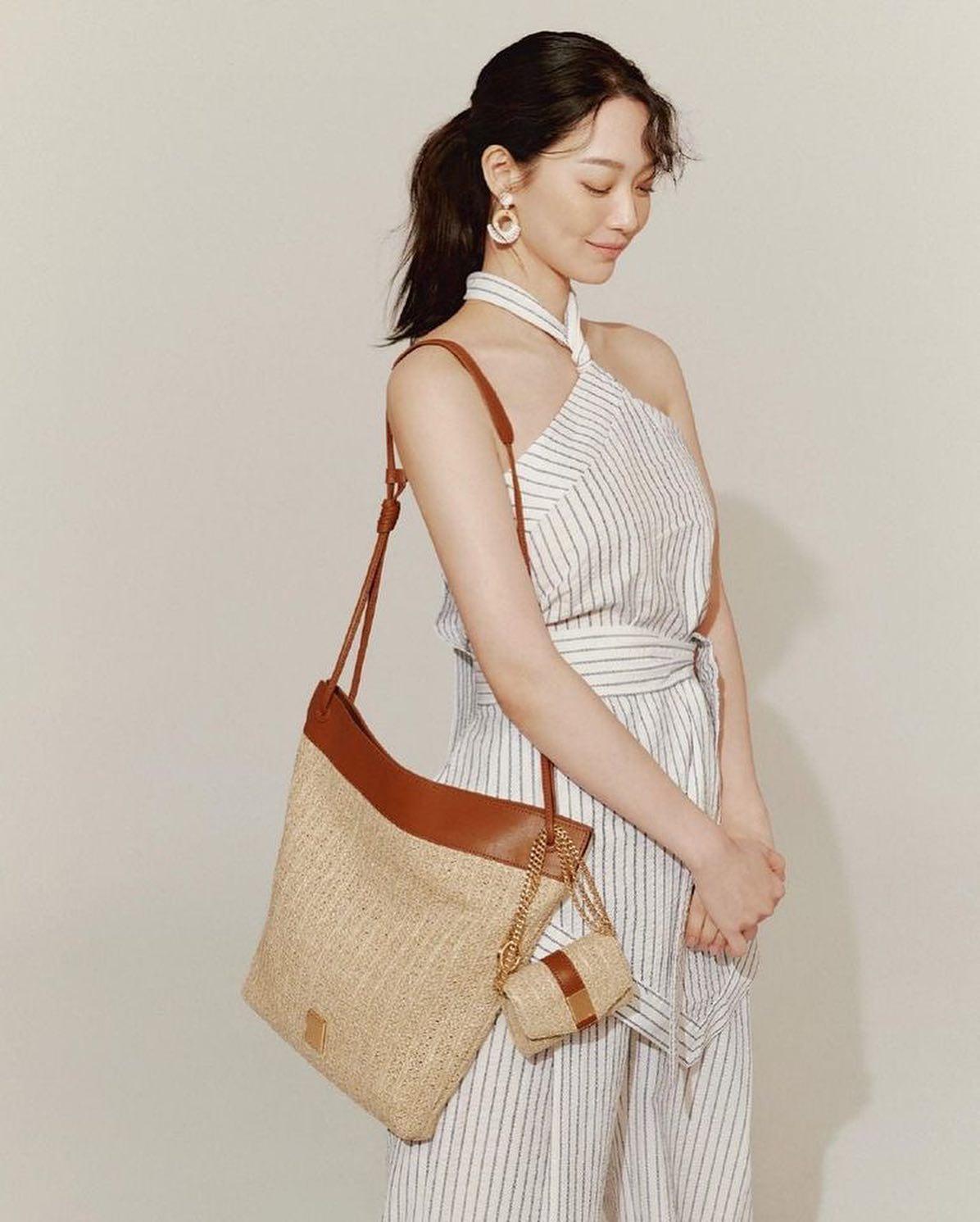 마스크 뚫는 신민아의 싱그러움💕 이미지3