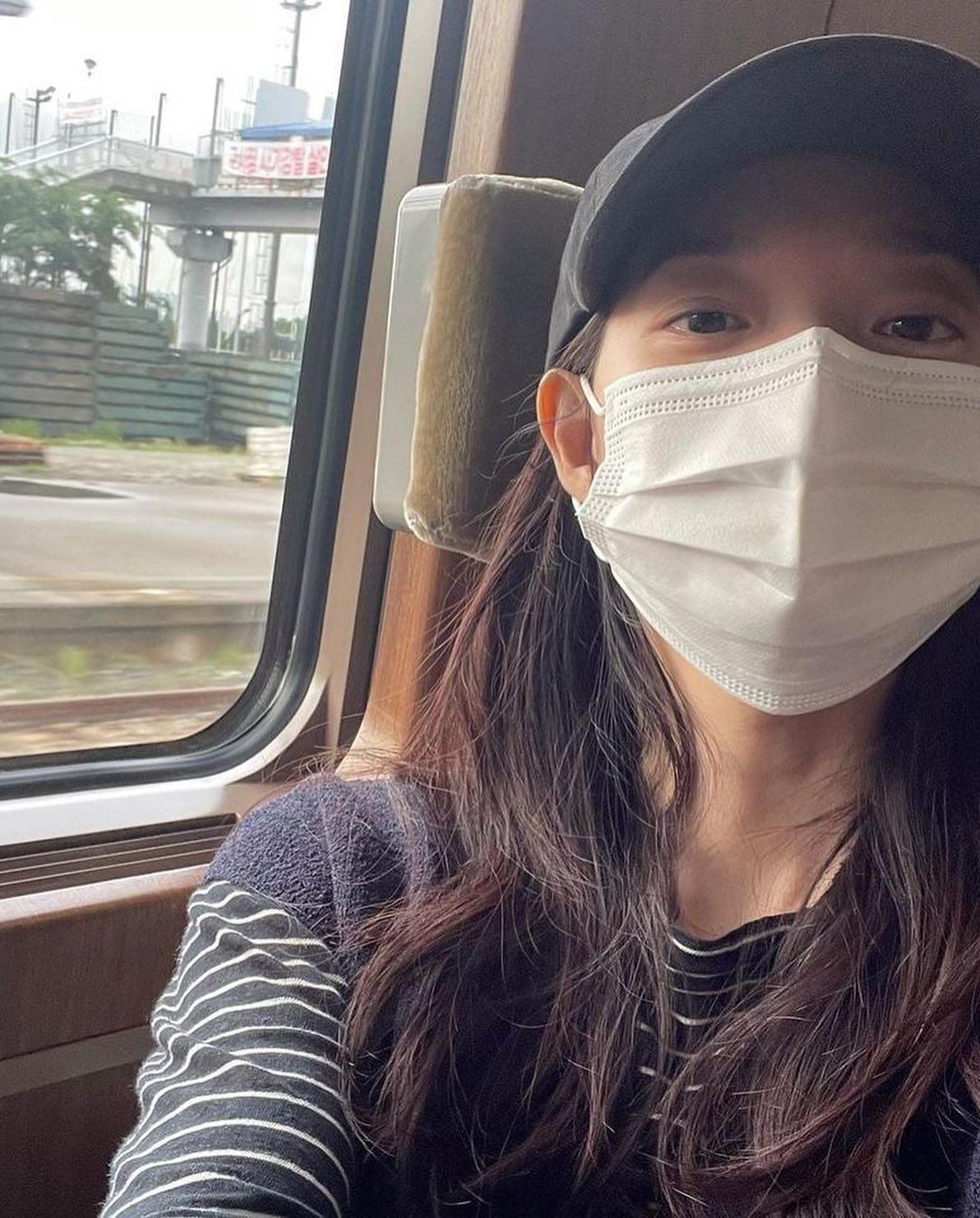 마스크 뚫는 신민아의 싱그러움💕 이미지7