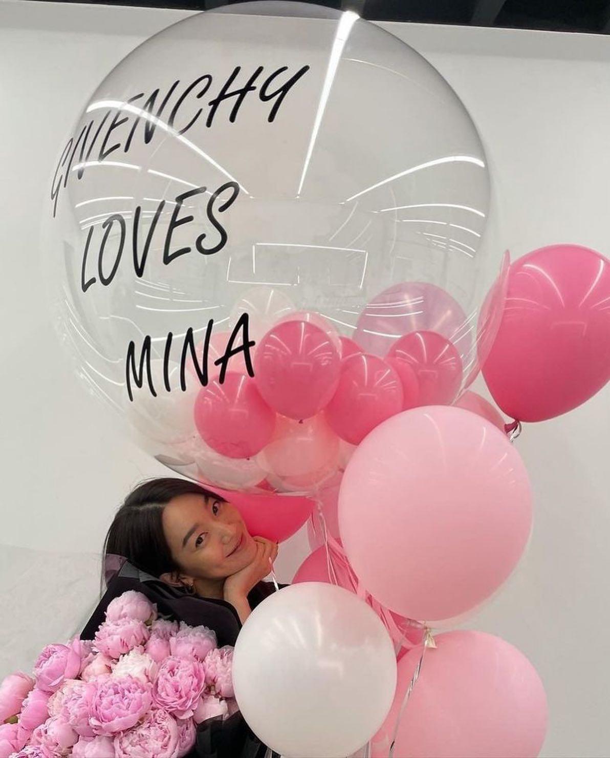 마스크 뚫는 신민아의 싱그러움💕 이미지8