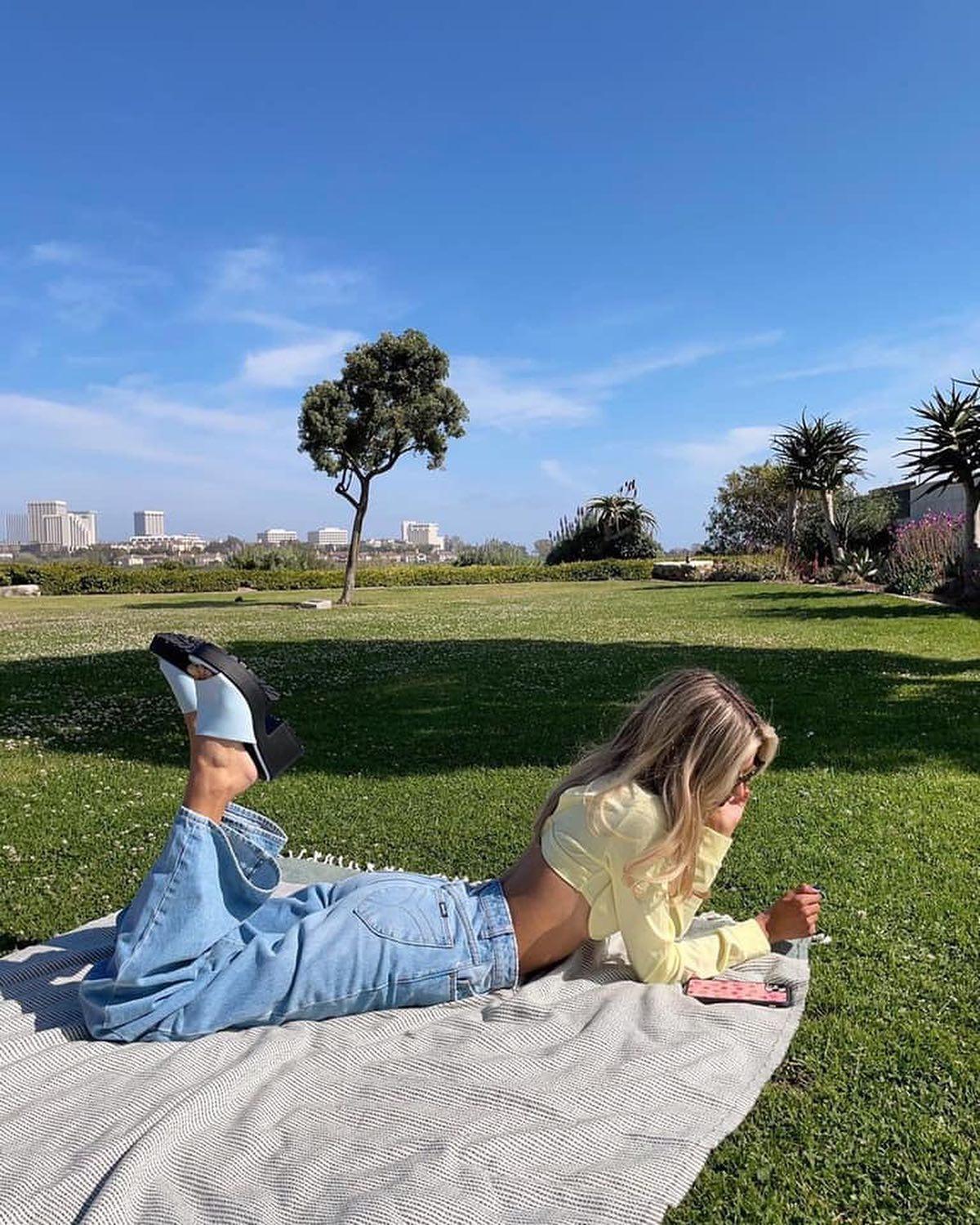 돗자리 펴기 좋은 날씨☀️ 이미지2