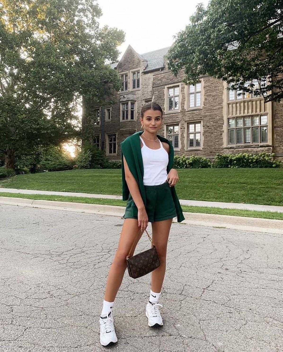 맨투맨에 숏팬츠 조합👍🏻❤️ 이미지6