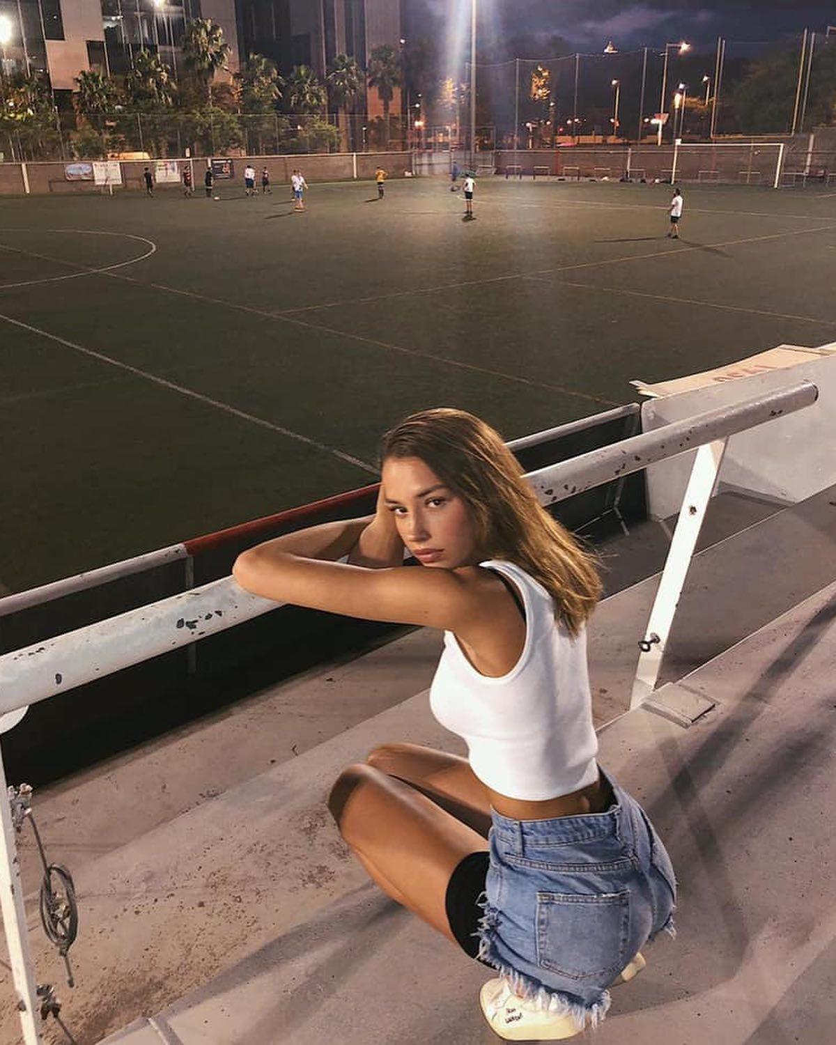 취향저격 민소매룩💚🖤 이미지6