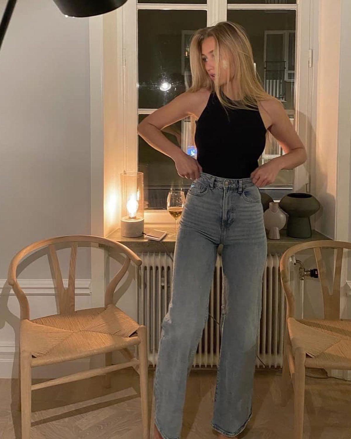 블랙탑에 데님입기🖤👖 이미지3