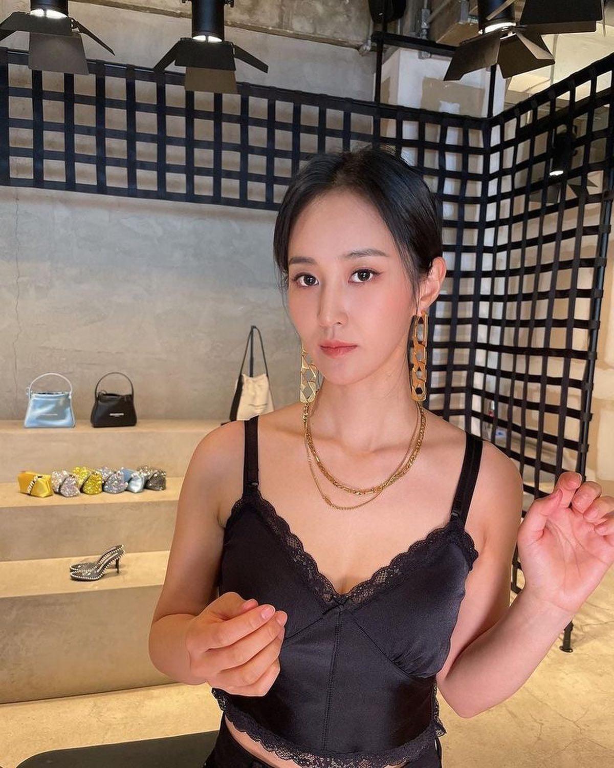 유리의 단아하고 고급진 착장들✨ 이미지6