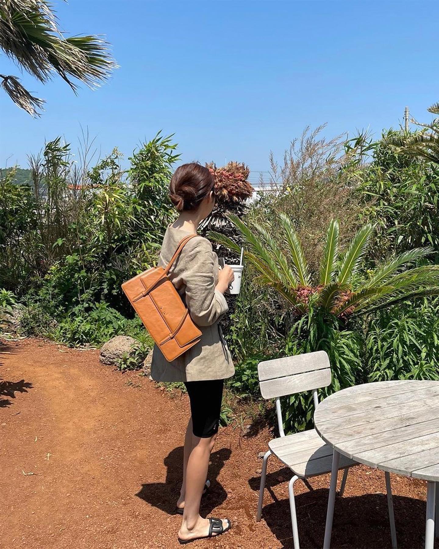 요즘 애정해👜🥖삭 바게트백 무드 이미지