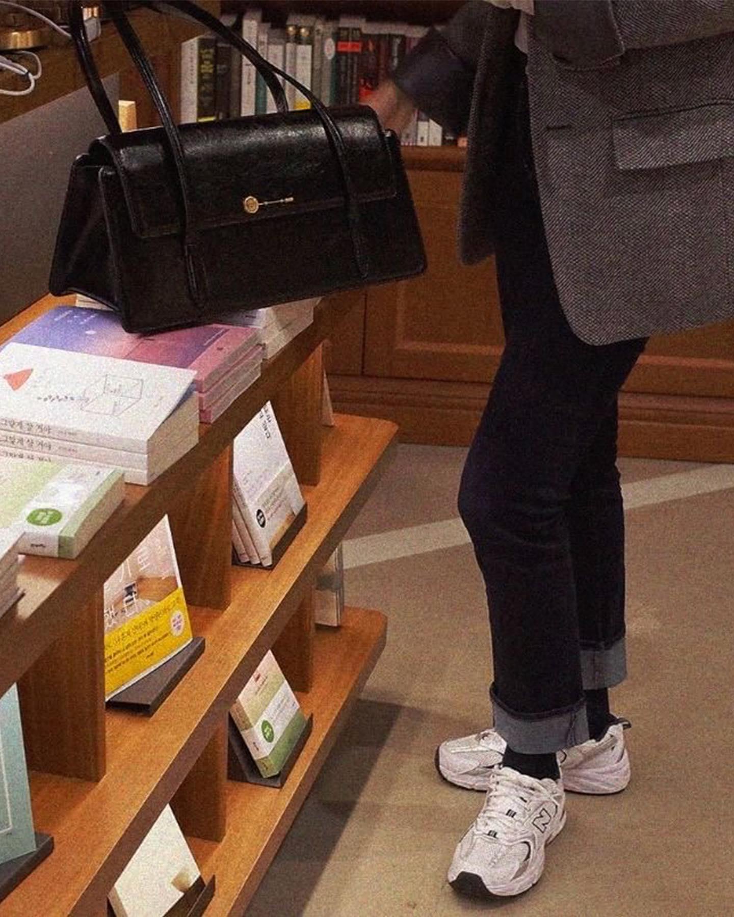 요즘 애정해👜🥖삭 바게트백 무드 이미지3