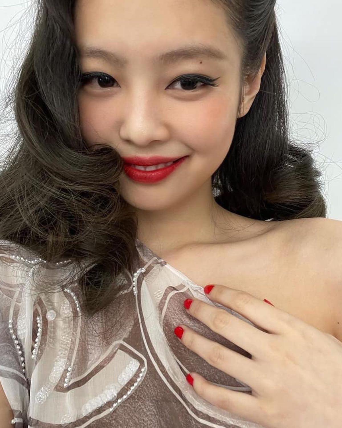 제니의 여름 샤넬룩💗 이미지5