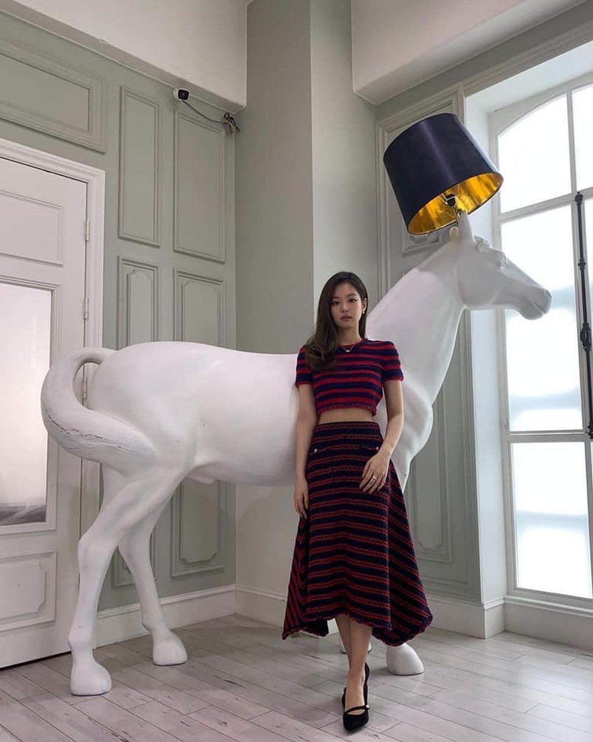 제니의 여름 샤넬룩💗 이미지7