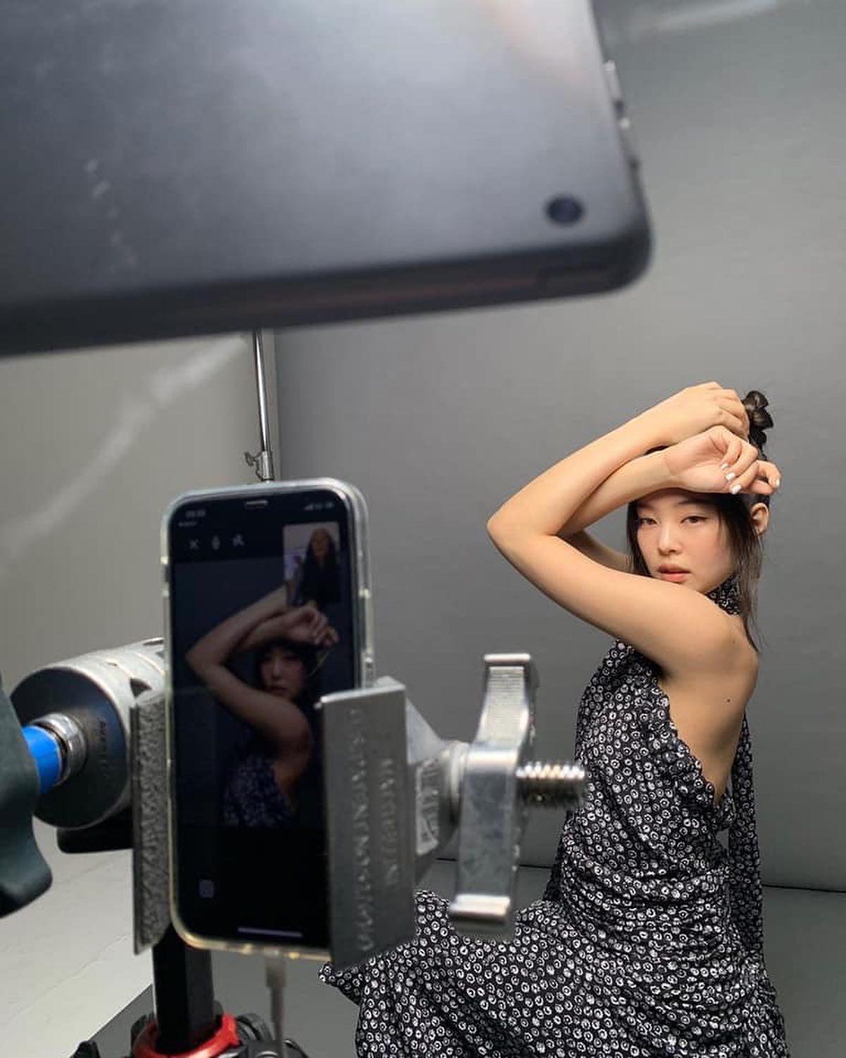 제니의 여름 샤넬룩💗 이미지8