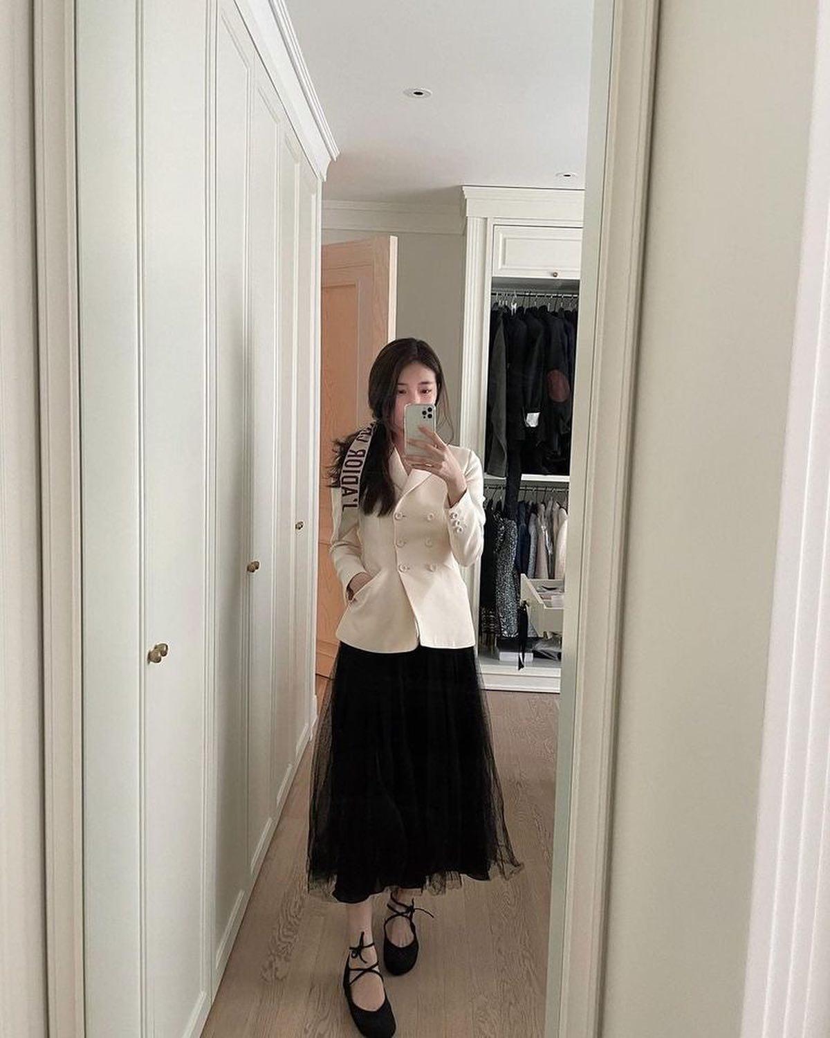 수지의 블랙&화이트🤍🖤 이미지4