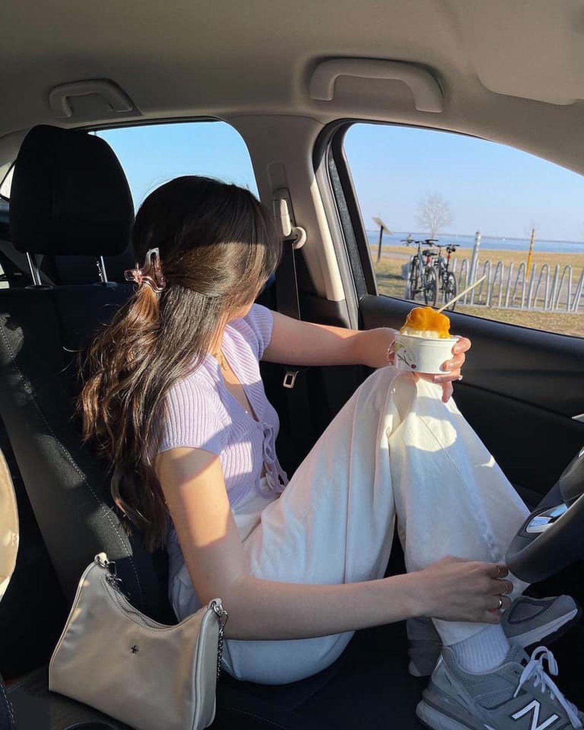 반팔니트 꺼내입어요🤍💛 이미지3