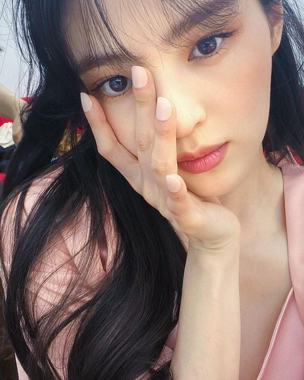 돌아온 분위기 천재 한소희💕 이미지