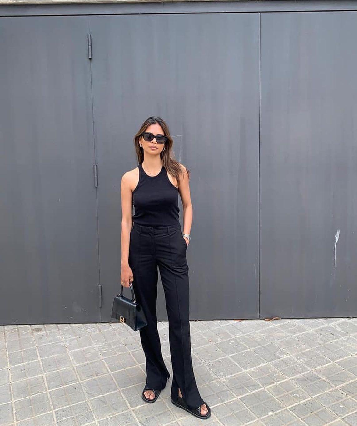 여름에도 올블랙인 사람🖤❤️ 이미지1