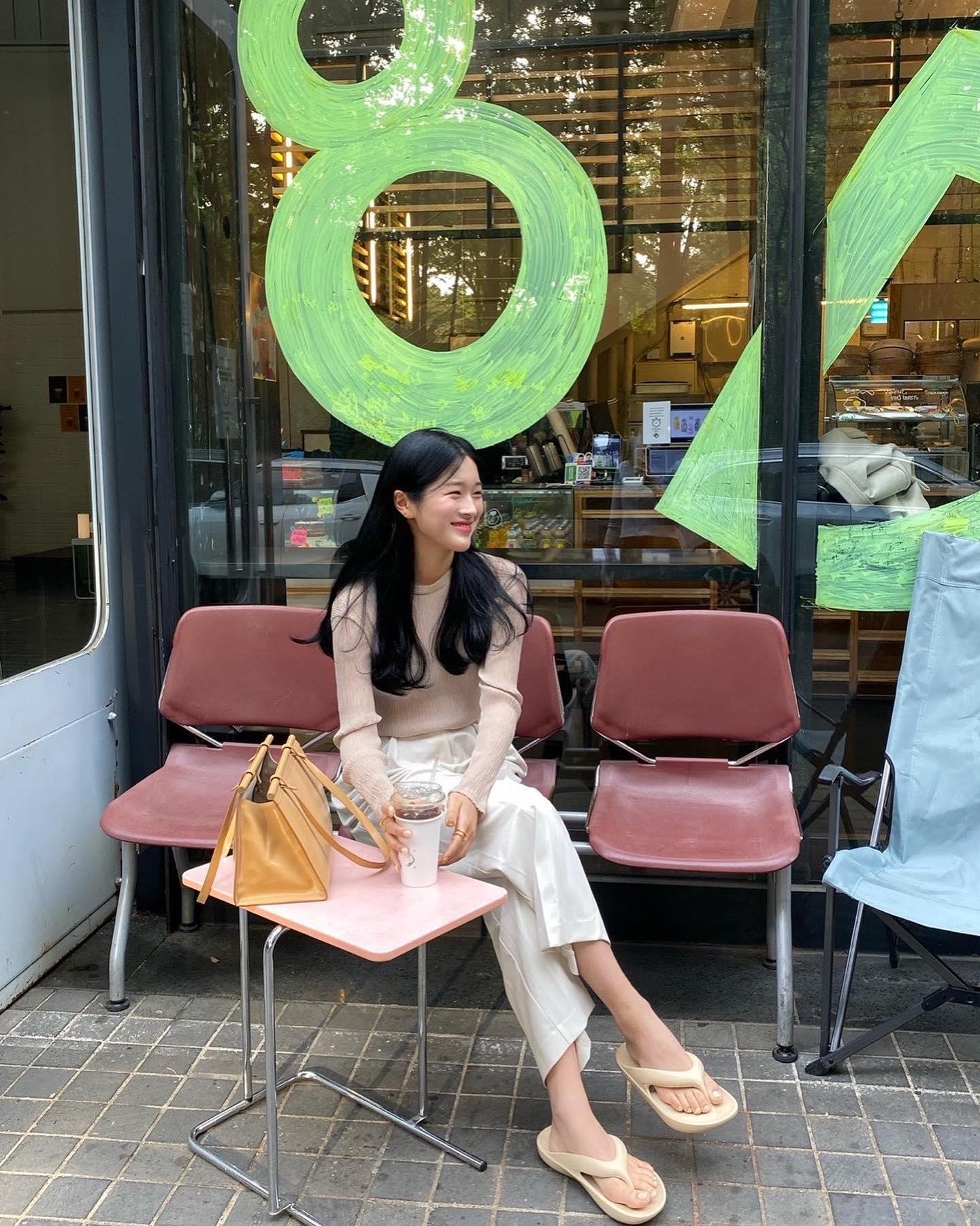 여름 필수템💛💚뉴발 @플립플랍 이미지6