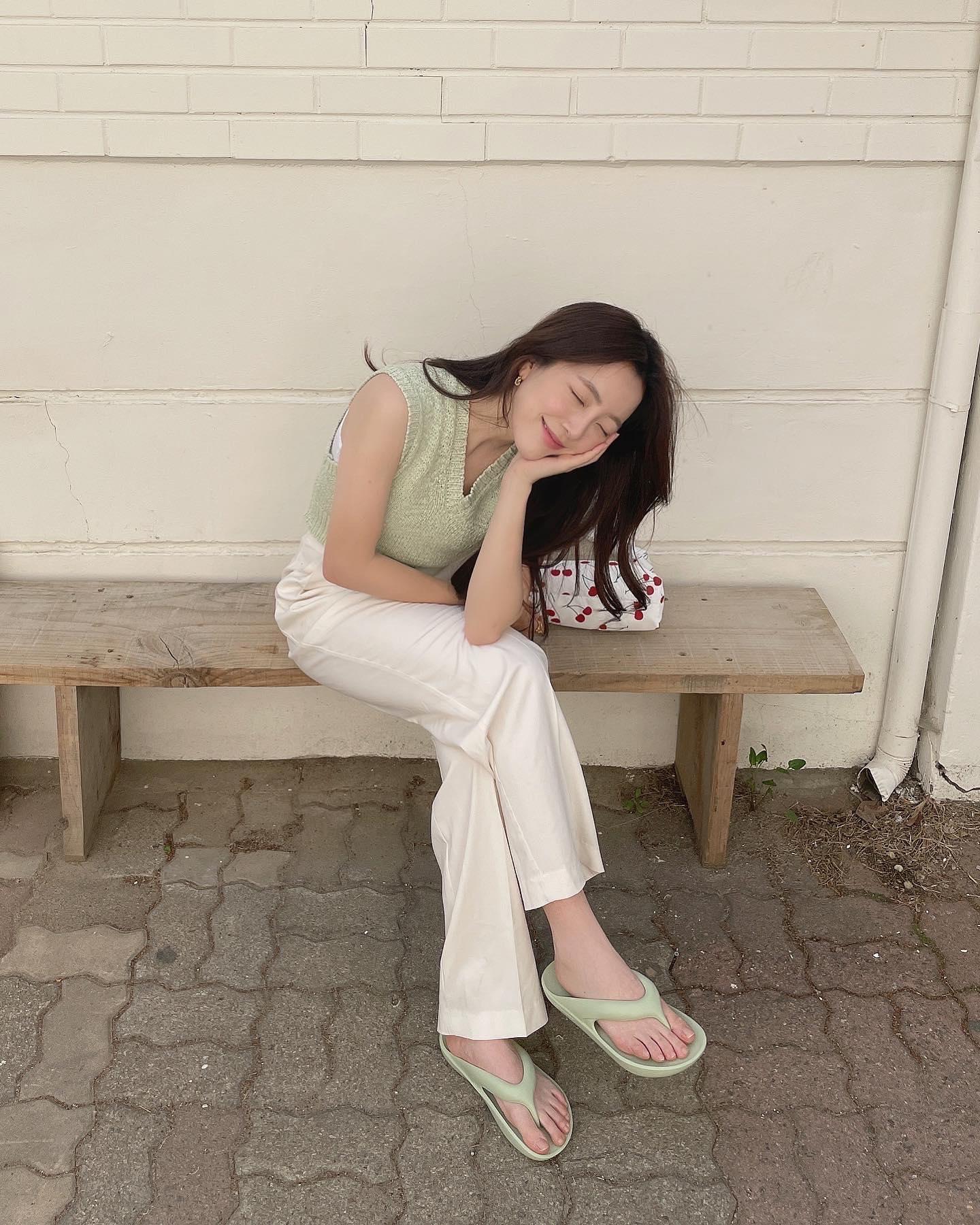 여름 필수템💛💚뉴발 @플립플랍 이미지8