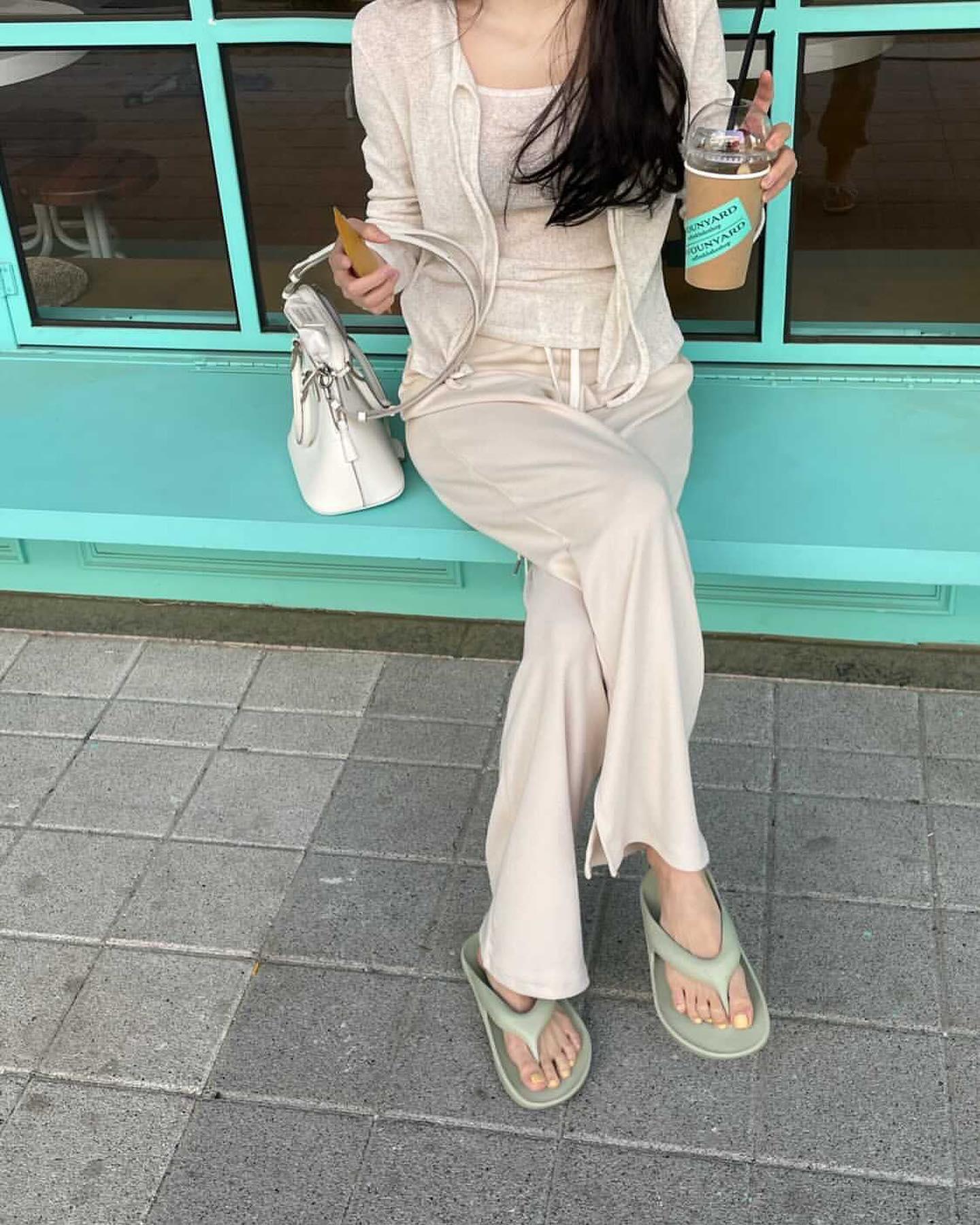 여름 필수템💛💚뉴발 @플립플랍 이미지10