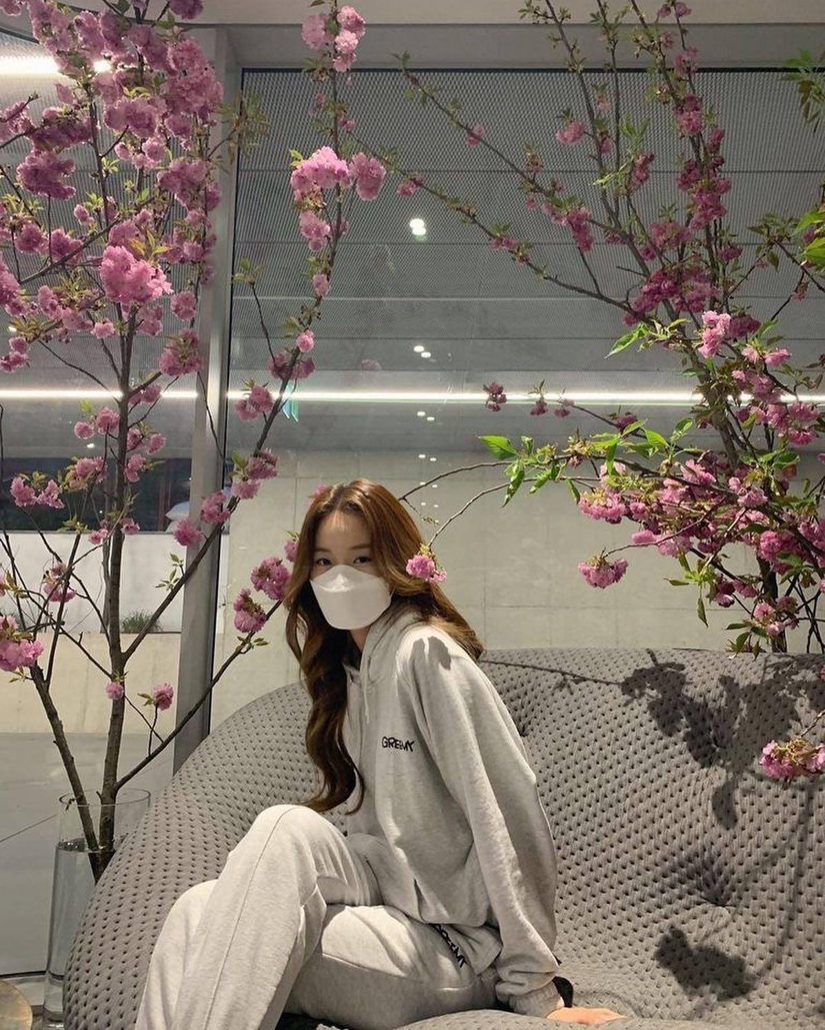 엄마미소 유발하는 신도현 미모💙 이미지8