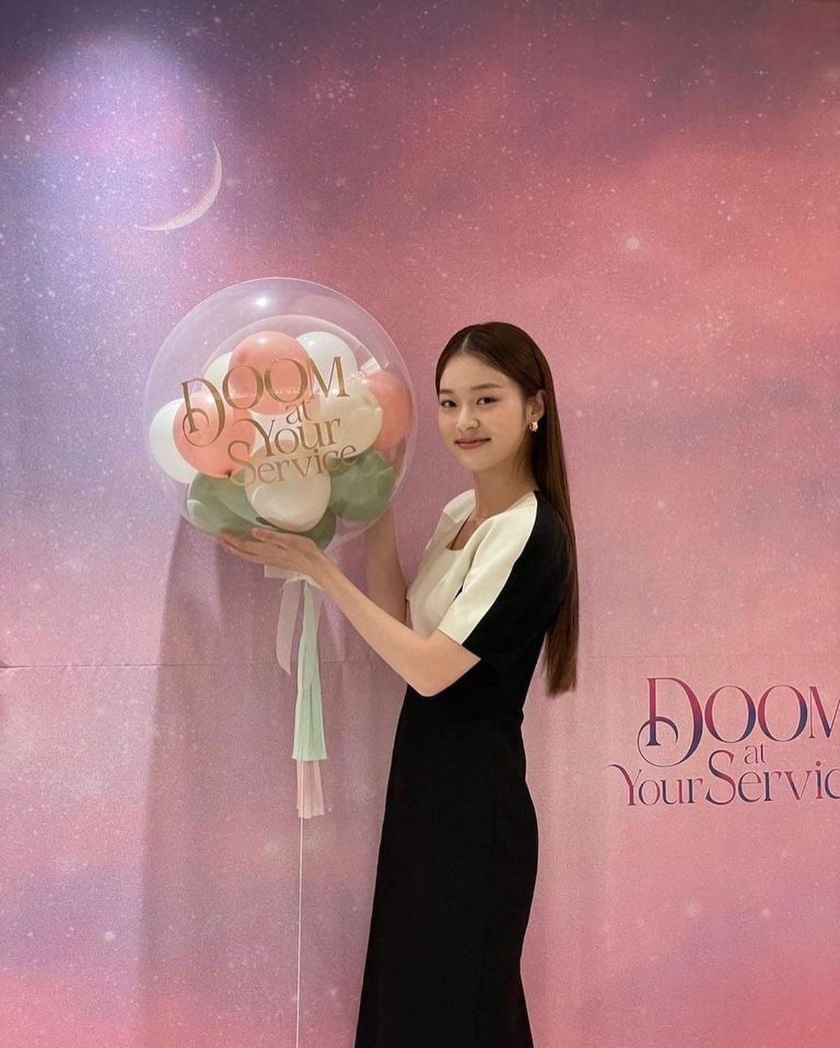 엄마미소 유발하는 신도현 미모💙 이미지9