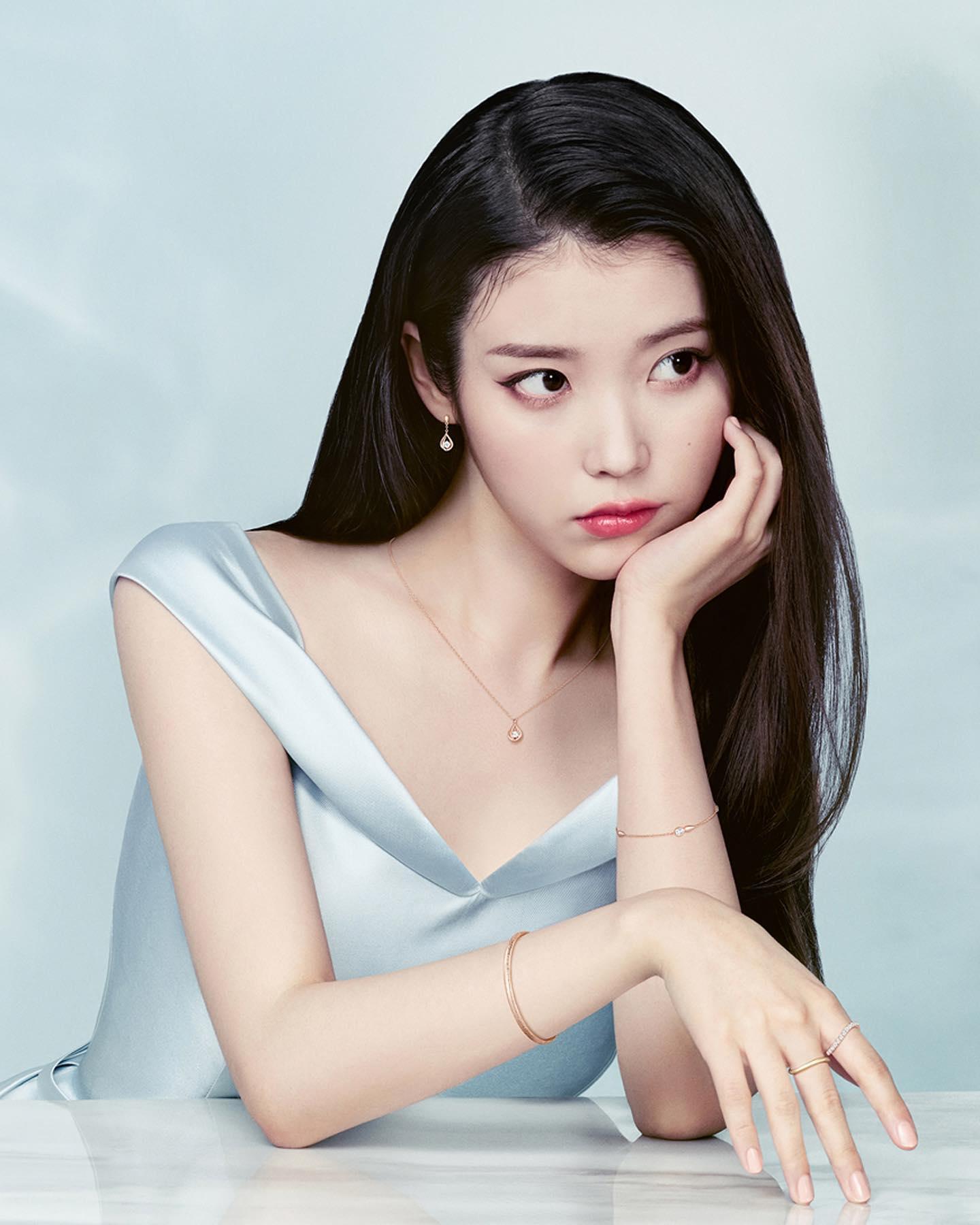 너무 우아해💙🤍역시 아이유 언니
아이유 x 제이에스티나 여름 화보💎✨ #광고 이미지4