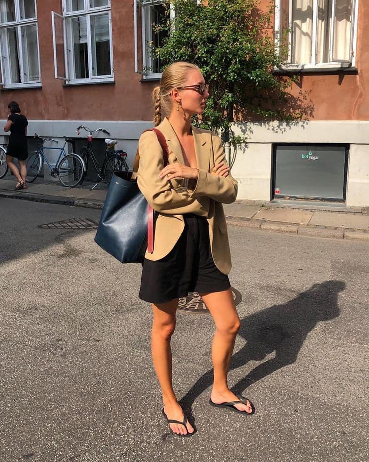 쪼리를 신자🩴🖤 이미지1