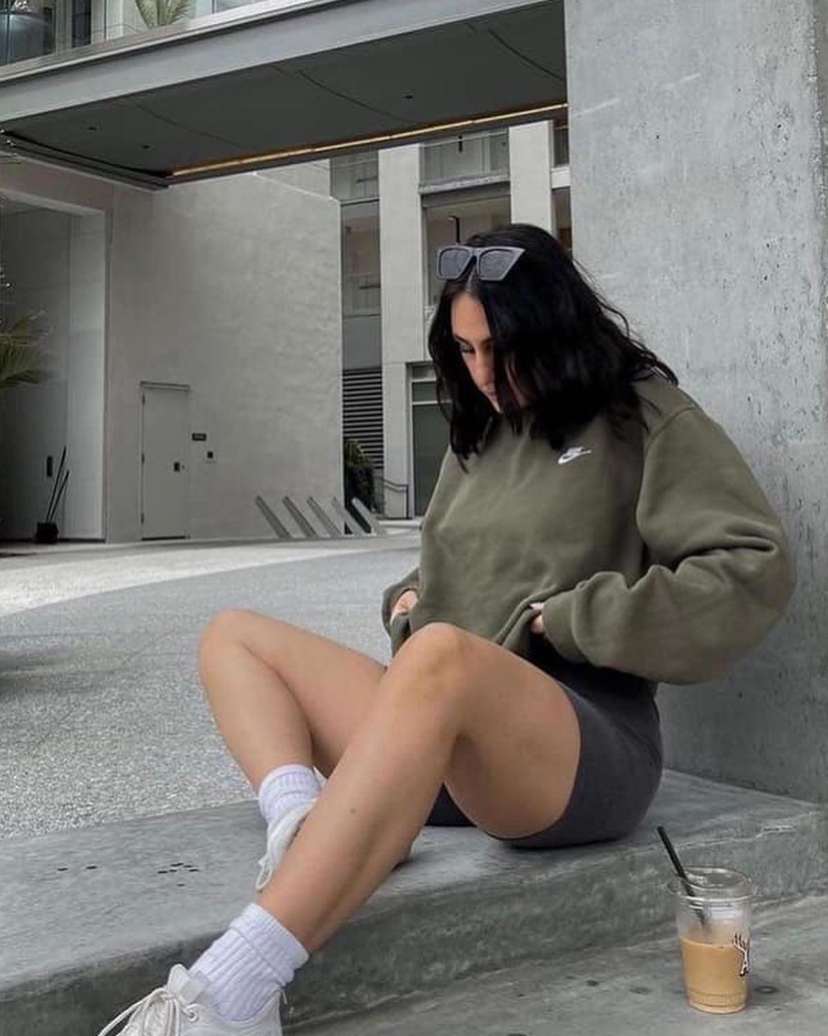 맨투맨에 바이커팬츠 조합😎🔥 이미지5