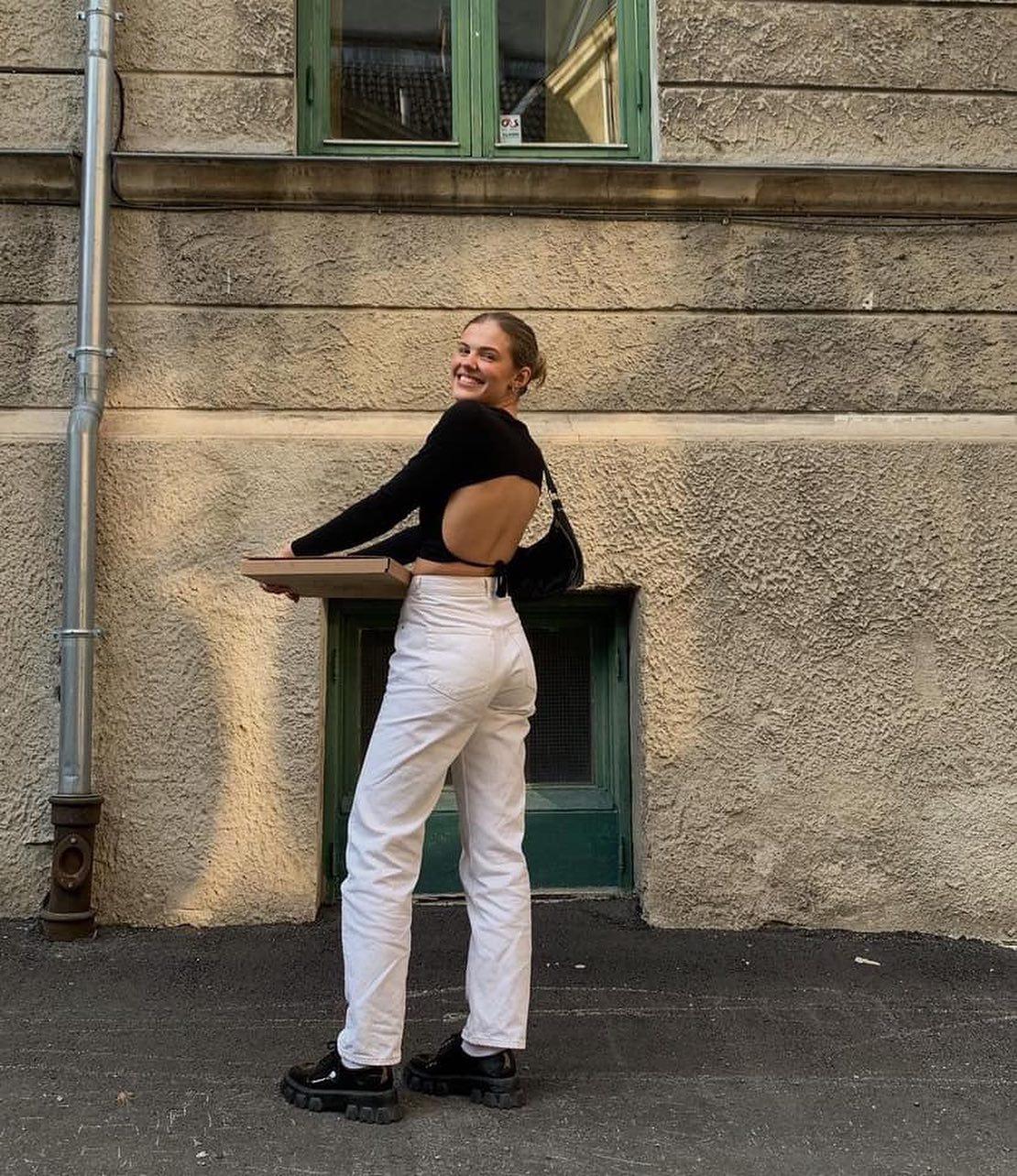 화사하게 화이트팬츠 입는법🤍 이미지1