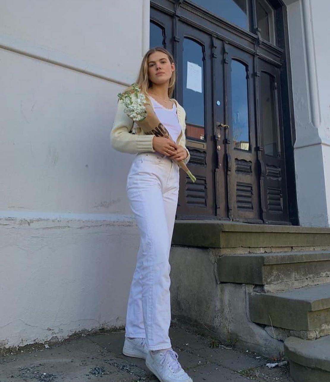 화사하게 화이트팬츠 입는법🤍 이미지4