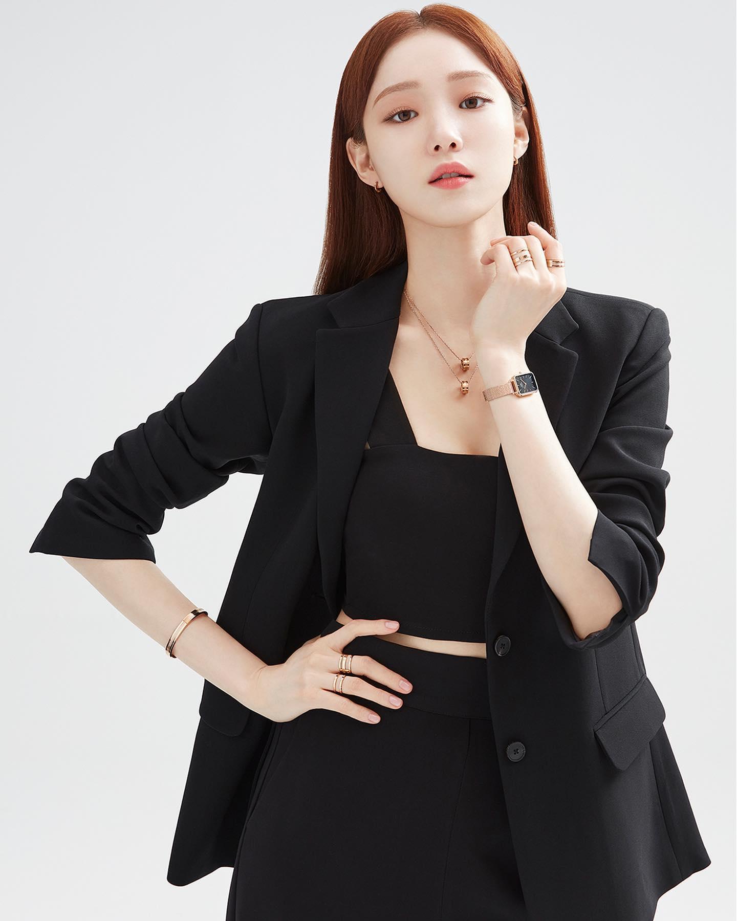 다니엘웰링턴 x 이성경🤍🖤예뻐
클래식하고 세련된 조합💛⏱ #광고 #다니엘웰링턴 이미지